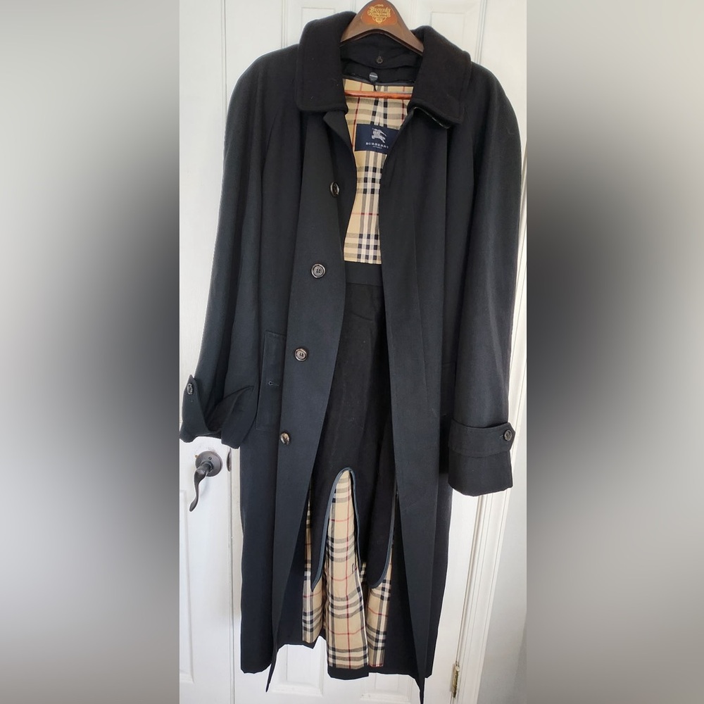 Burberry Black Trench Coat with Plaid Interior and zip out lining